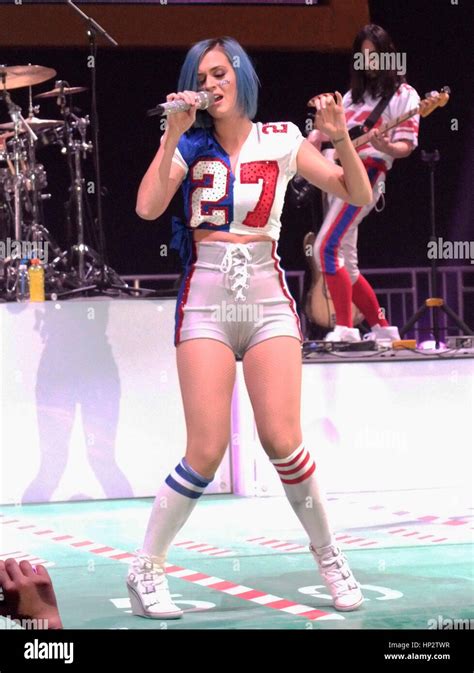 katy perry cameltoe|KATY PERRY BENDS OVER TO SHOW CAMEL TOE